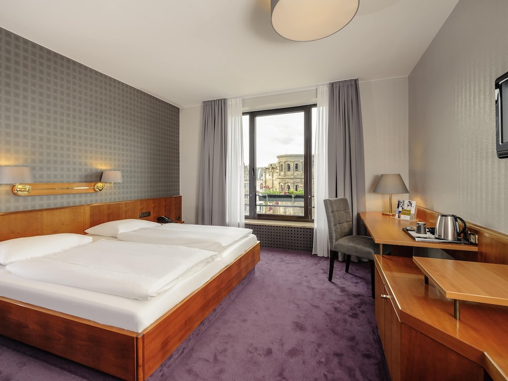 Habitación Superior con cama doble y vistas a la Porta Nigra del hotel Mercure Trier Porta Nigra