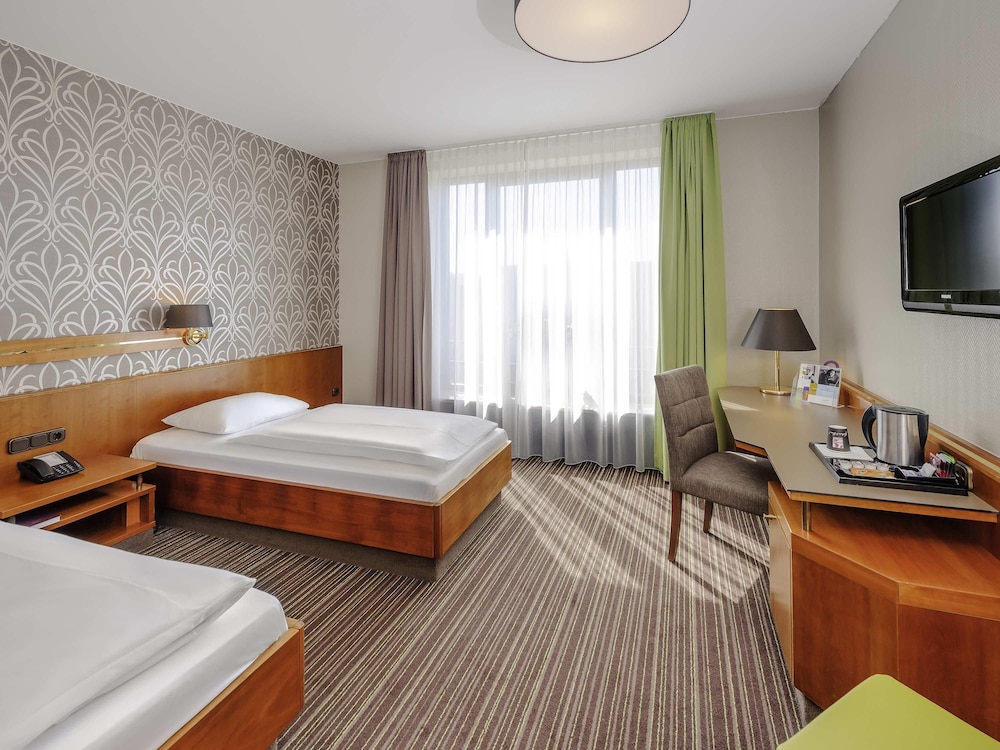 Habitación Superior con 2 camas individuales y vistas a la Porta Nigra del hotel Mercure Trier Porta Nigra. Foto 4