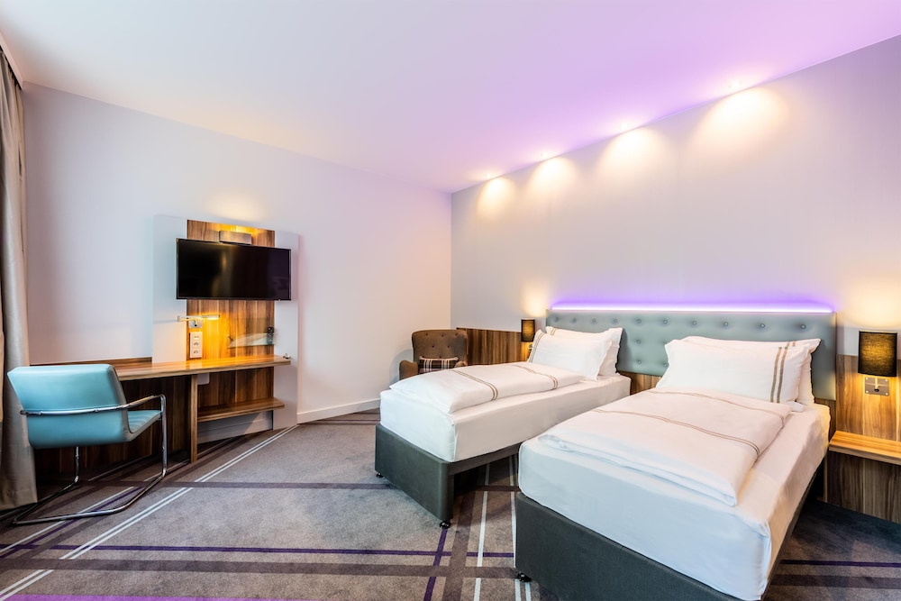 Habitación estándar con 2 camas individuales del hotel Premier Inn Frankfurt City Centre. Foto 2