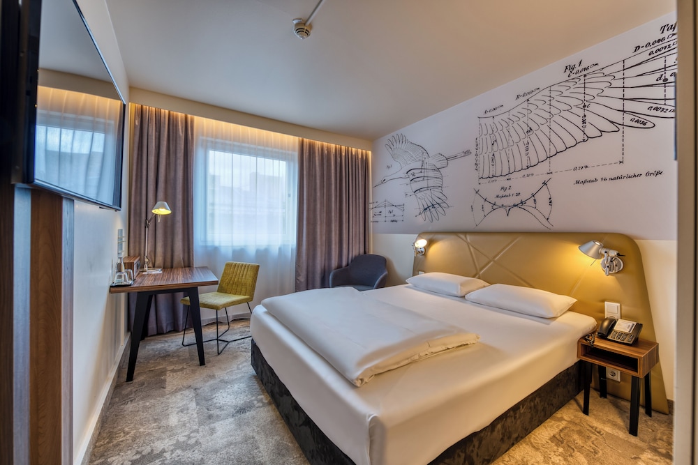 Habitación Privilege con cama king - size del hotel Mercure Berlin City. Foto 1