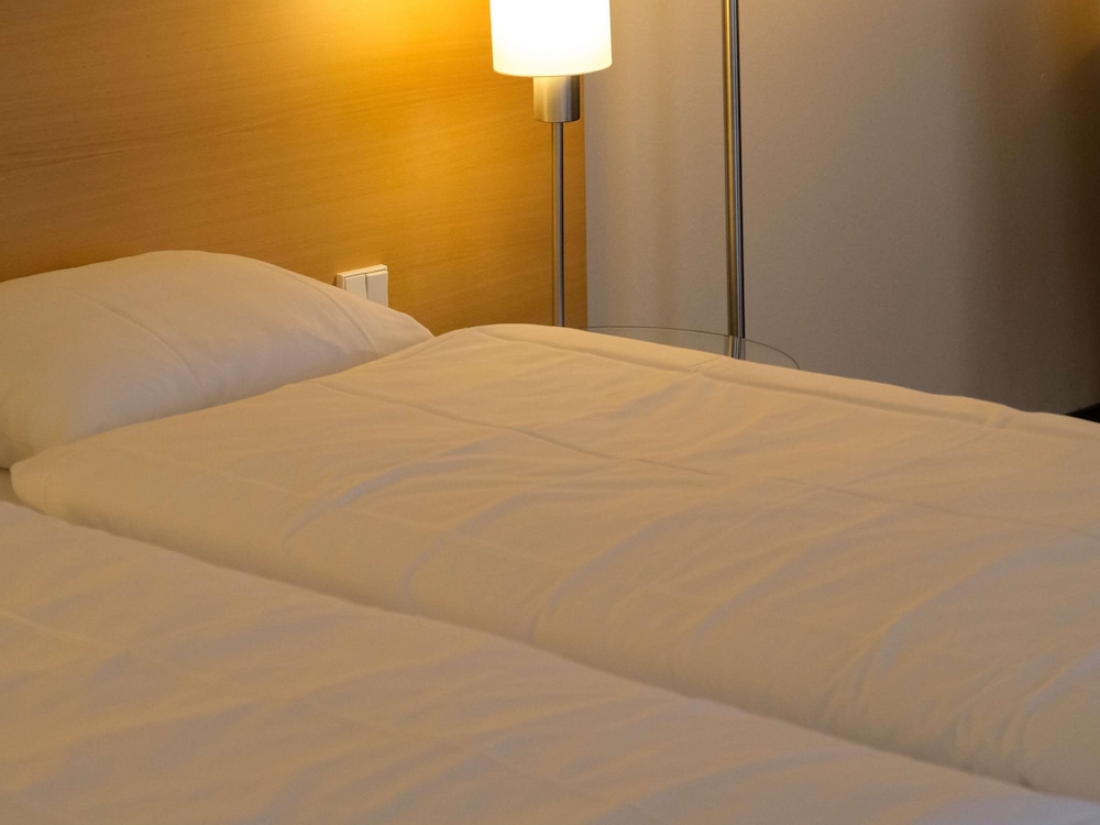 Habitación Standard con cama de matrimonio del hotel Mercure Aachen Am Dom. Foto 3