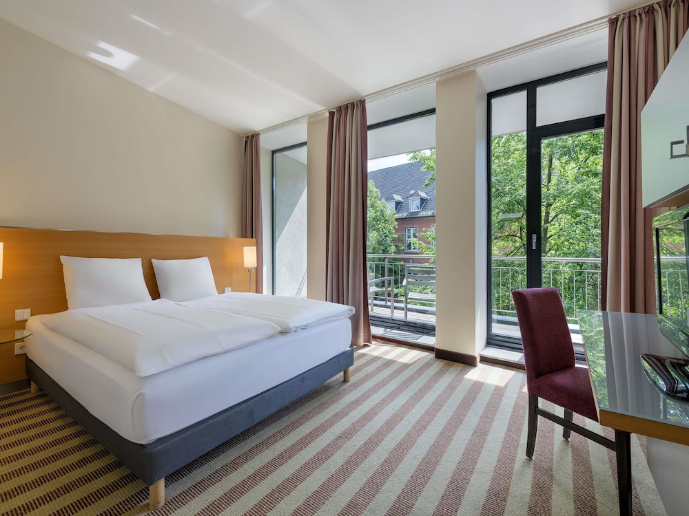 Habitación de categoría superior con cama doble del hotel Mercure Aachen Am Dom