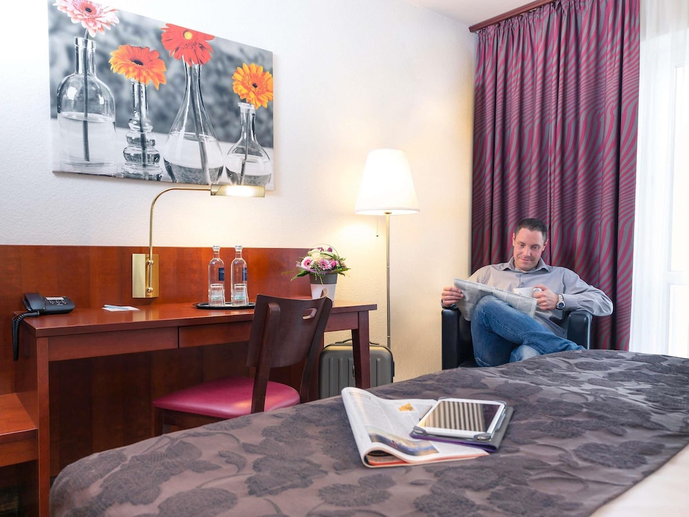 Habitación clásica con cama king size, aire acondicionado y vistas al patio. Admite mascotas del hotel Mercure Bad Oeynhausen City. Foto 1
