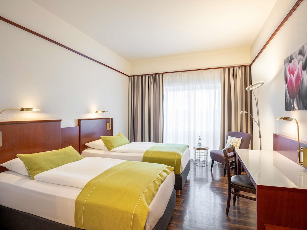 Habitación estándar clásica con vistas a la ciudad y 2 camas individuales (90×200 cm). Admite mascotas del hotel Mercure Bad Oeynhausen City