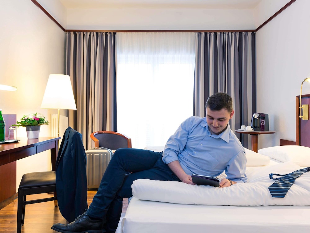 Habitación estándar clásica con vistas a la ciudad y 2 camas individuales (90×200 cm). Admite mascotas del hotel Mercure Bad Oeynhausen City. Foto 4