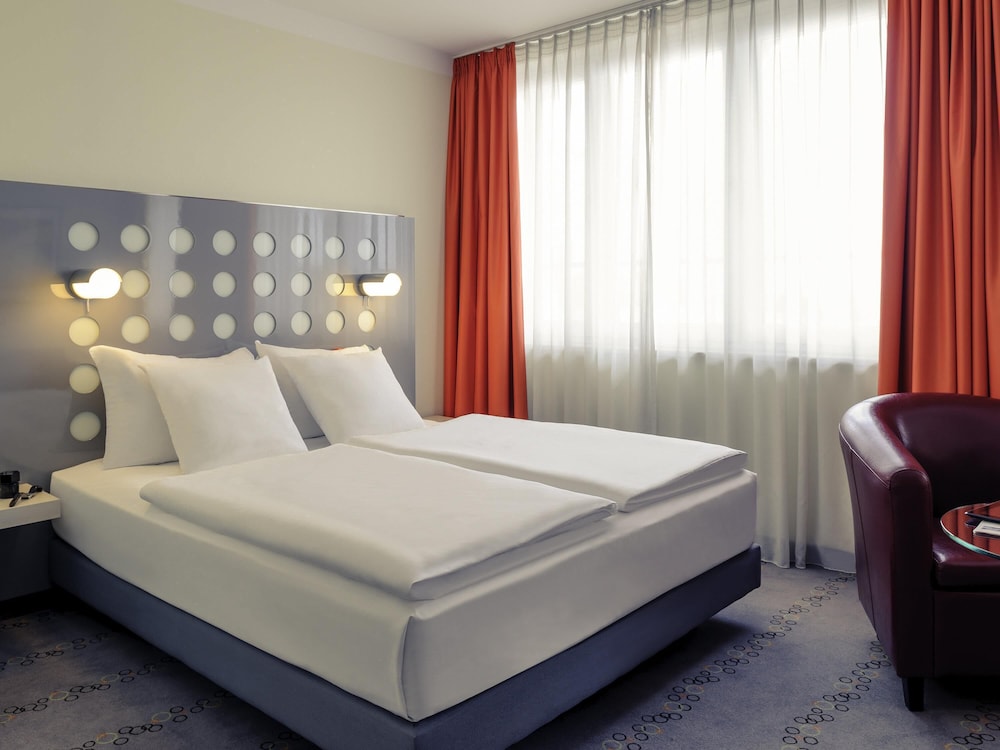 Habitación Classic con una cama doble del hotel Mercure Neu-isenburg. Foto 2