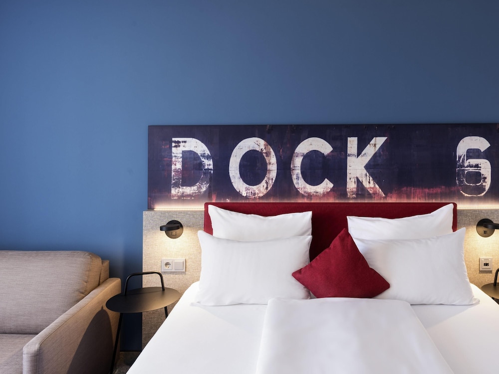 Habitación Superior con cama queen - size y sofá - cama del hotel Mercure Hamburg City