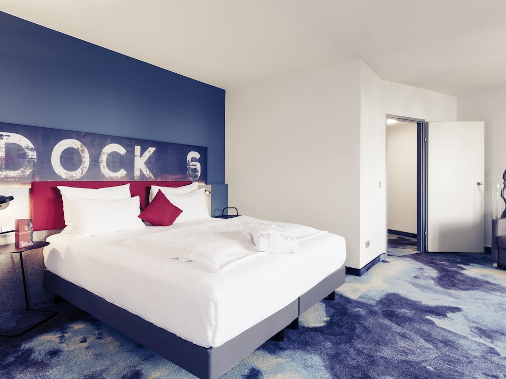 Suite Junior con cama king - size y sofá - cama, minibar ALLin del hotel Mercure Hamburg City. Foto 1
