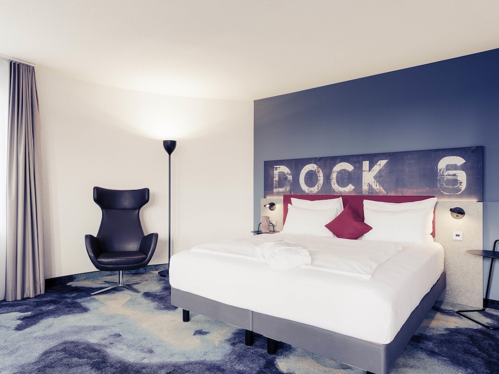Suite Junior con cama king - size y sofá - cama, minibar ALLin del hotel Mercure Hamburg City. Foto 7
