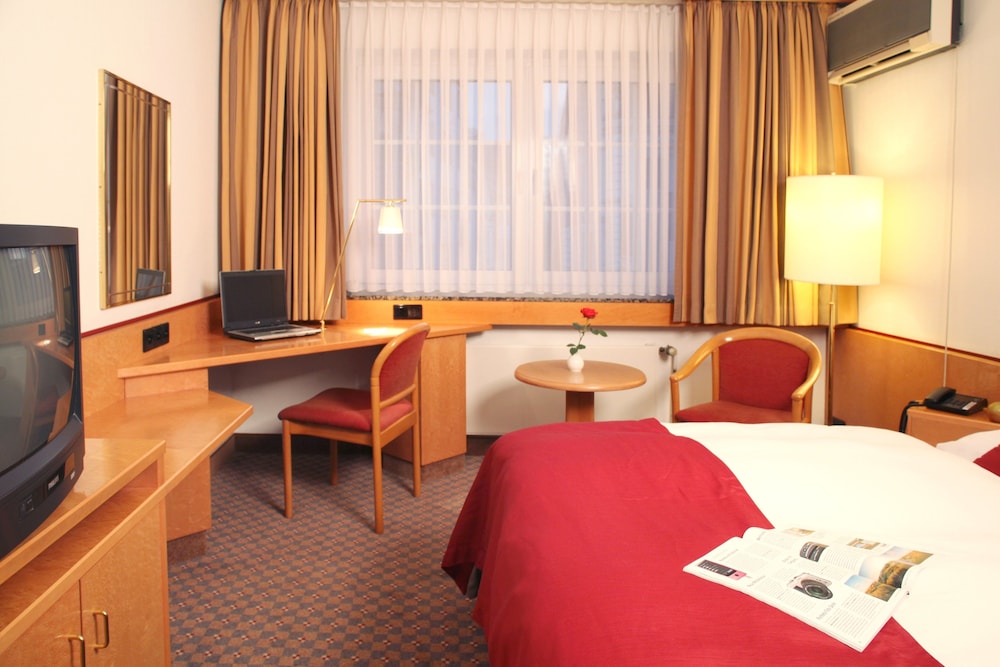 Habitación estándar con cama queen - size del hotel Mercure Köln City Friesenstraße. Foto 5