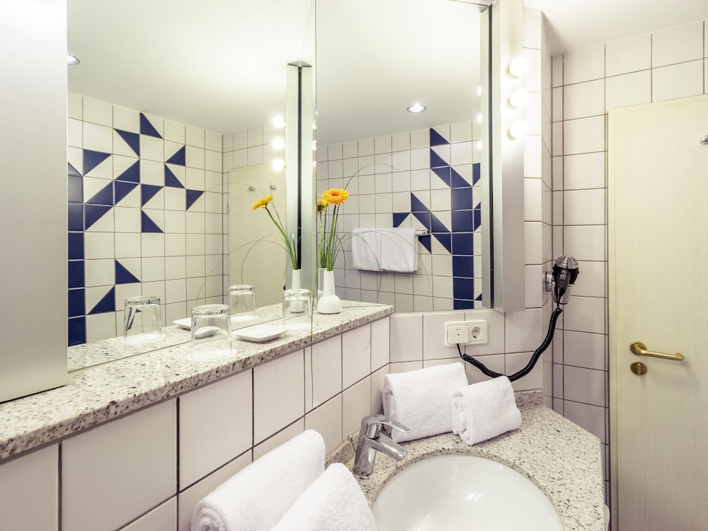 Habitación estándar con dos camas individuales del hotel Mercure Köln City Friesenstraße. Foto 3