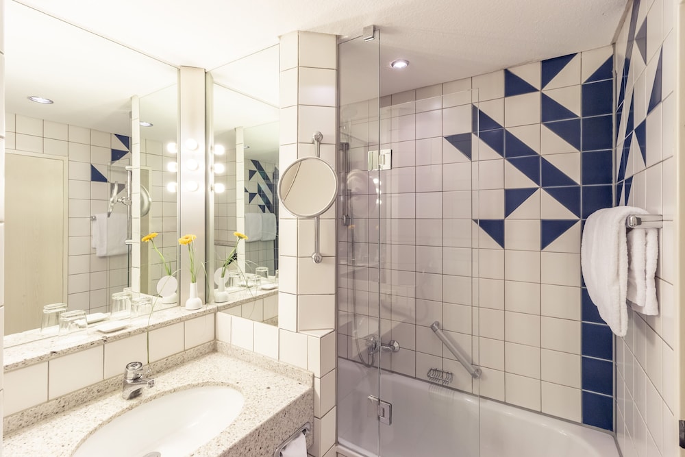 Habitación estándar con dos camas individuales del hotel Mercure Köln City Friesenstraße. Foto 8