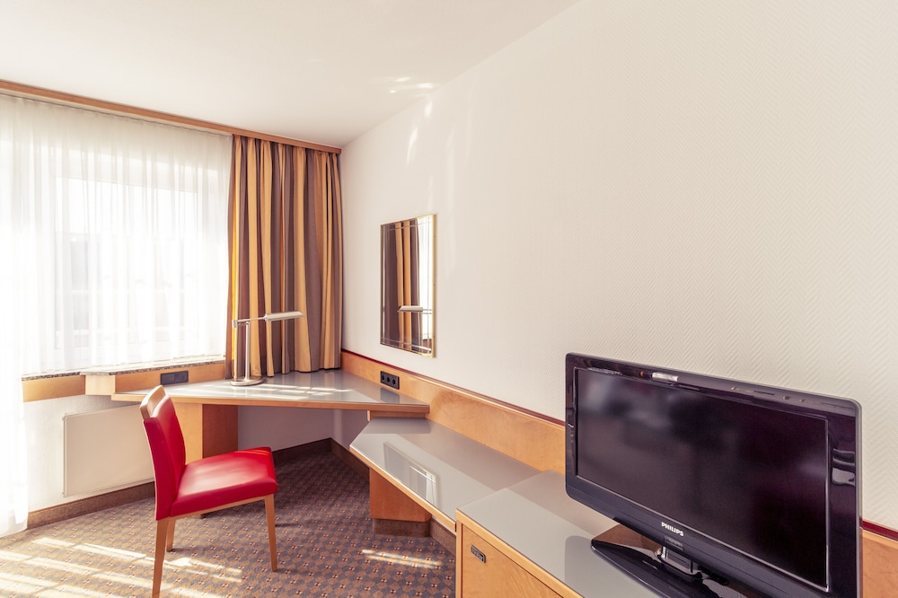 Suite Privilege con cama king - size del hotel Mercure Köln City Friesenstraße. Foto 1