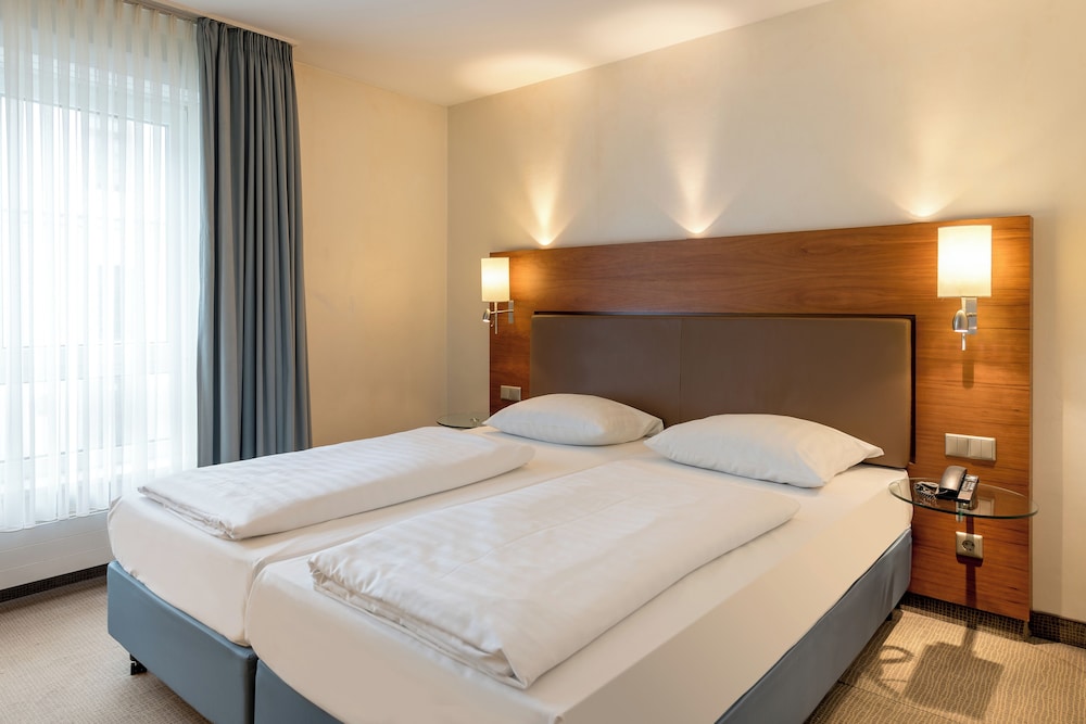 Habitación estándar con una cama doble del hotel Sunday München Airport Freising. Foto 2