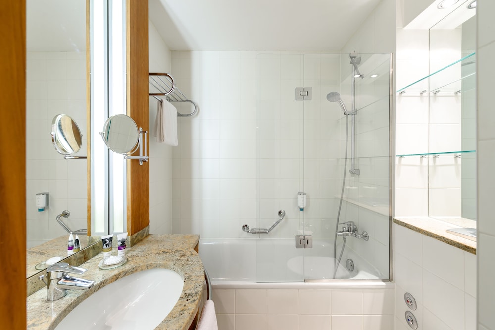 Habitación estándar con una cama doble del hotel Sunday München Airport Freising. Foto 5