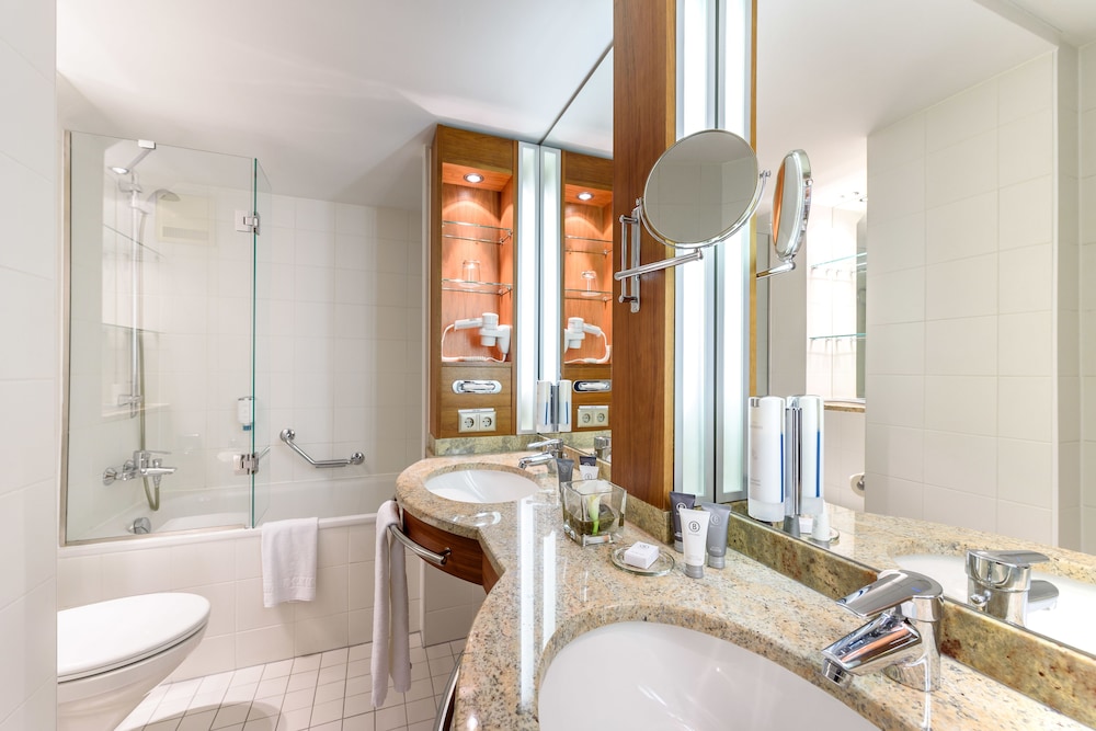 Suite Junior con cama doble del hotel Sunday München Airport Freising. Foto 4