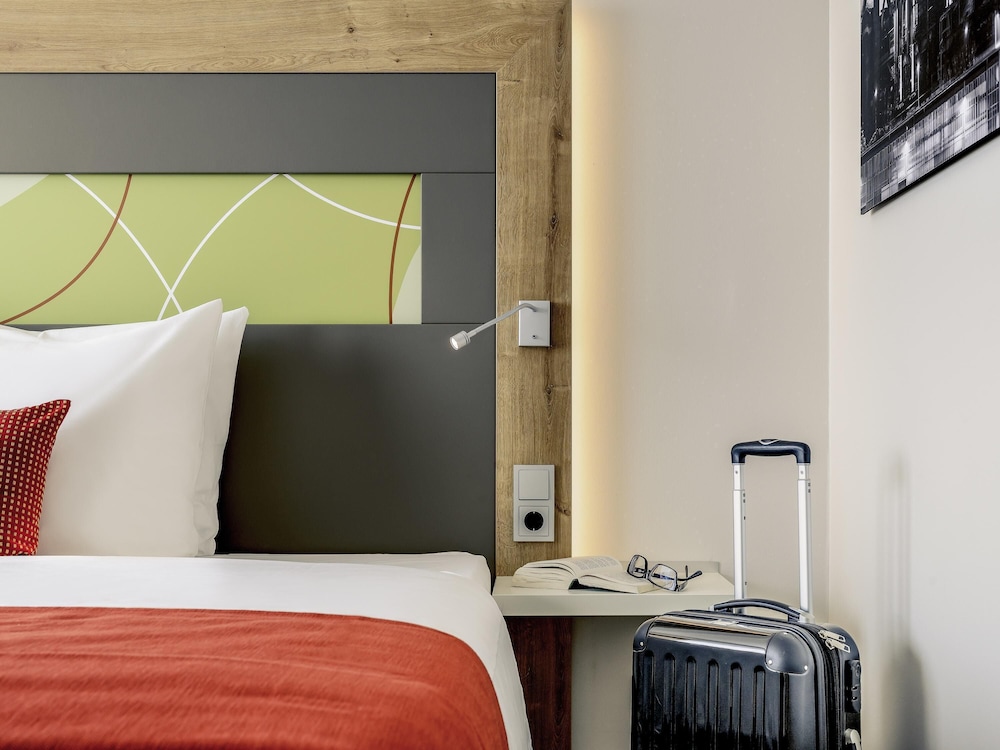 Habitación Standard con cama doble del hotel Mercure Saarbrücken City. Foto 4