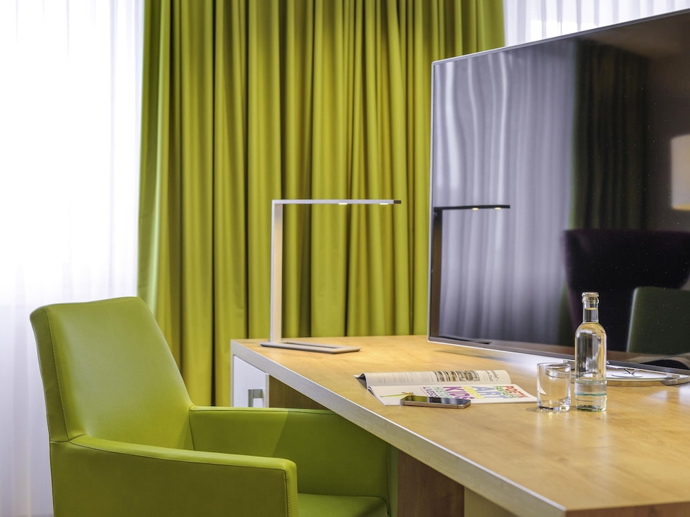 Habitación de categoría superior con cama doble del hotel Mercure Saarbrücken City