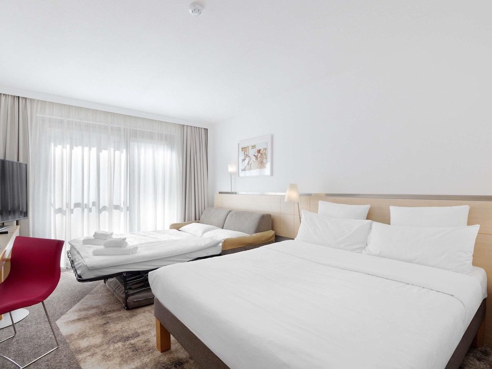 Habitación doble superior, 1 cama doble con sofá cama del hotel Novotel Berlin Mitte. Foto 1