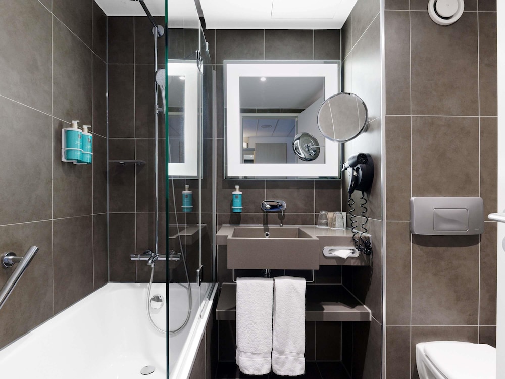 Habitación doble superior, 1 cama doble con sofá cama del hotel Novotel Berlin Mitte. Foto 6