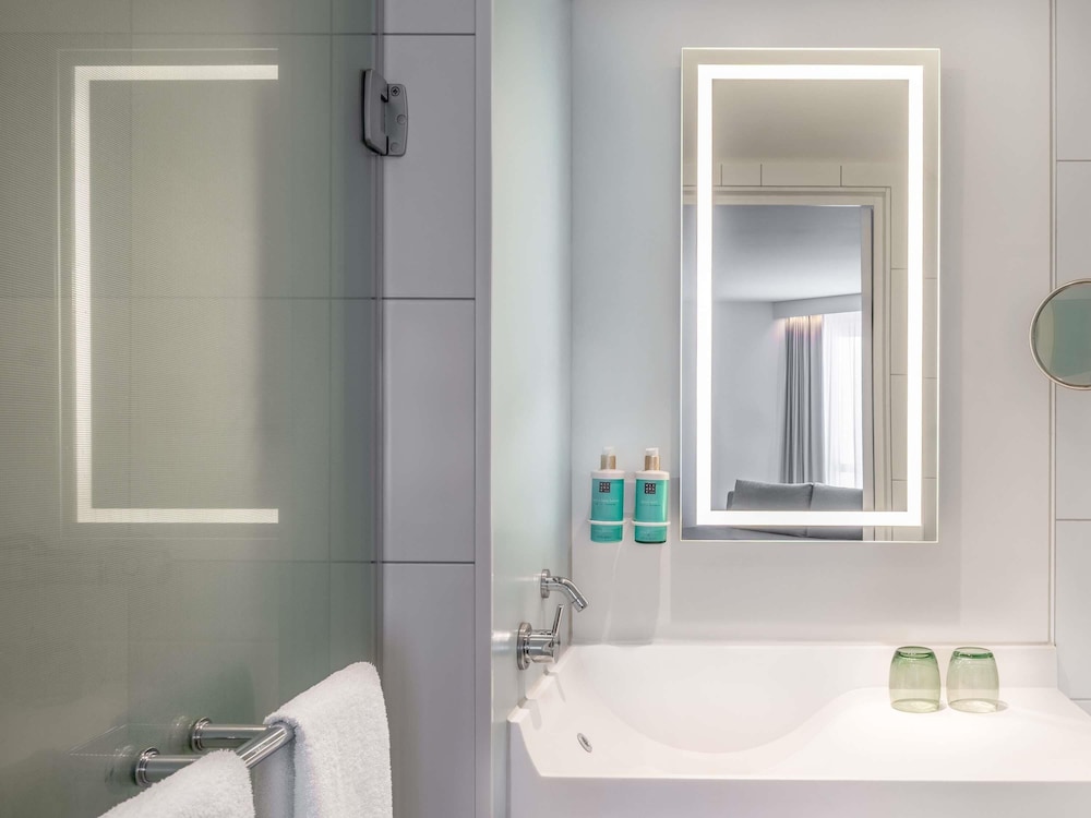Habitación estándar con 2 camas individuales del hotel Novotel Munich City. Foto 2