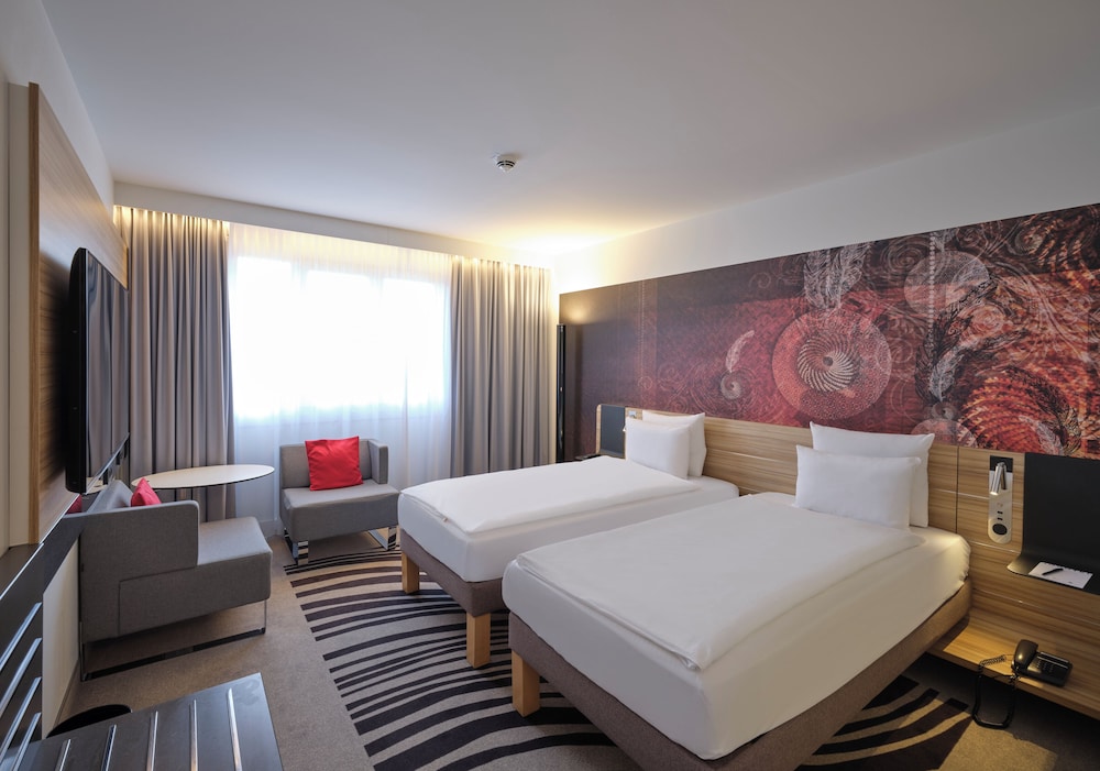 Habitación estándar con 2 camas individuales del hotel Novotel Munich City. Foto 2
