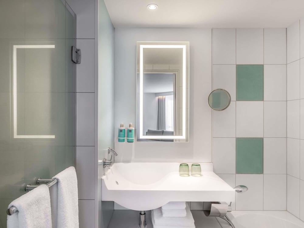 Habitación Superior de Negocios del hotel Novotel Munich City. Foto 4