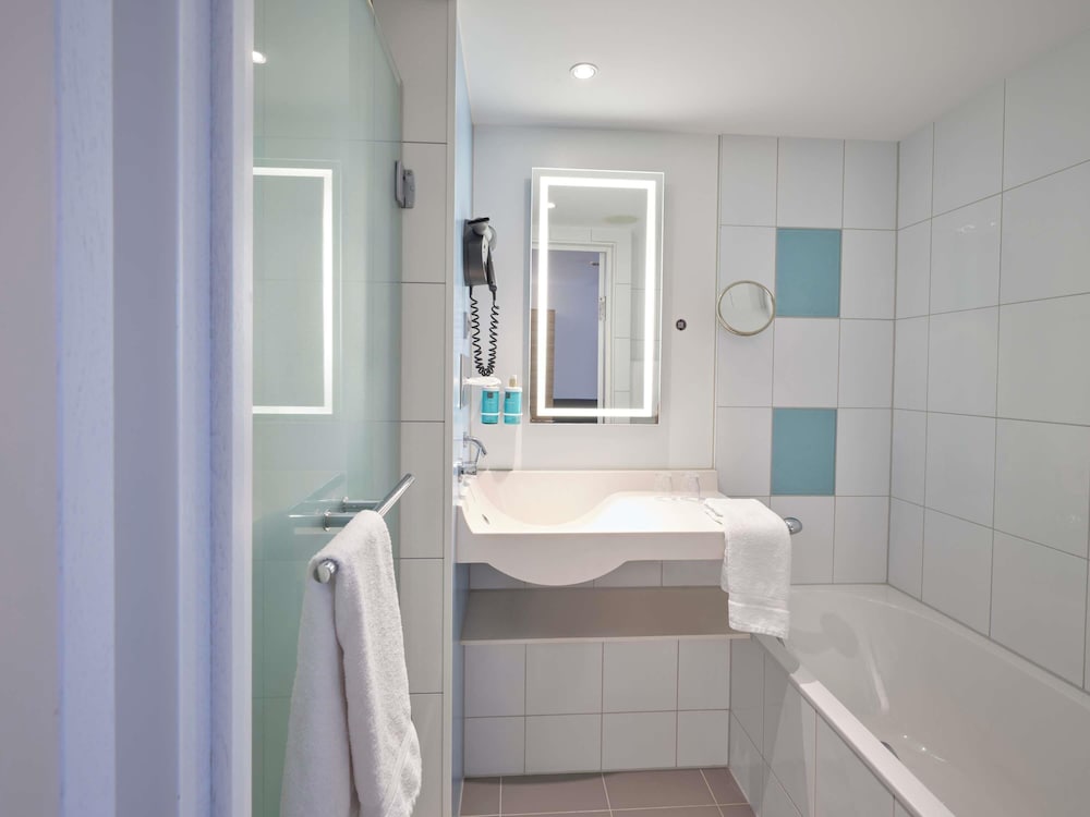 Habitación Superior de Negocios del hotel Novotel Munich City. Foto 5