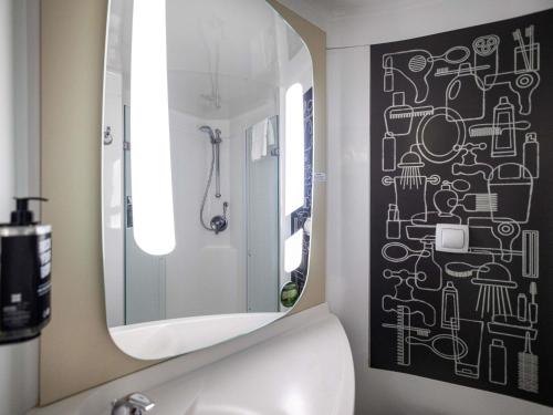 Habitación Doble Estándar Planta Superior del hotel Ibis London City - Shoreditch. Foto 5