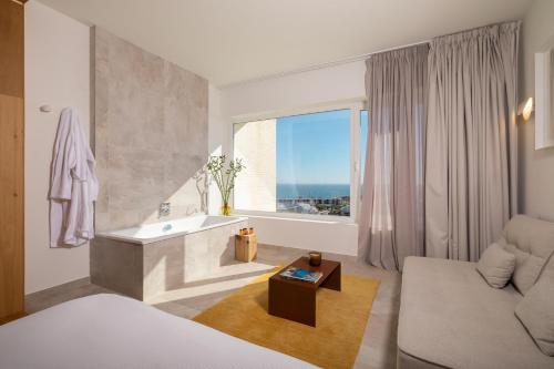 Suite Sky Leiro del hotel Higuerón Málaga, Curio Collection by Hilton. Foto 1