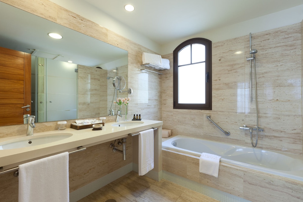 Villa, 2 habitaciones, bañera de hidromasaje del hotel Suite Villa María. Foto 5