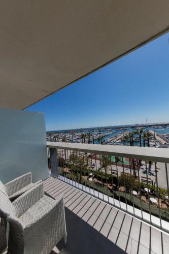 Habitación Triple con vistas al mar del hotel Atenea Port Barcelona Mataro. Foto 4