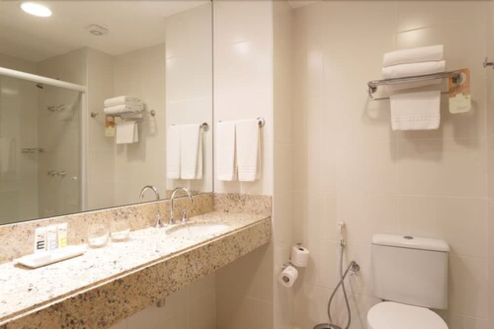 Habitación estándar con 2 camas individuales, 2 camas individuales del hotel Mercure Salvador Pituba. Foto 3