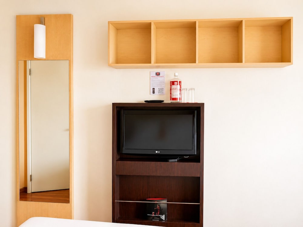 Habitación estándar doble, 2 camas individuales del hotel Ibis Aguascalientes Norte. Foto 12