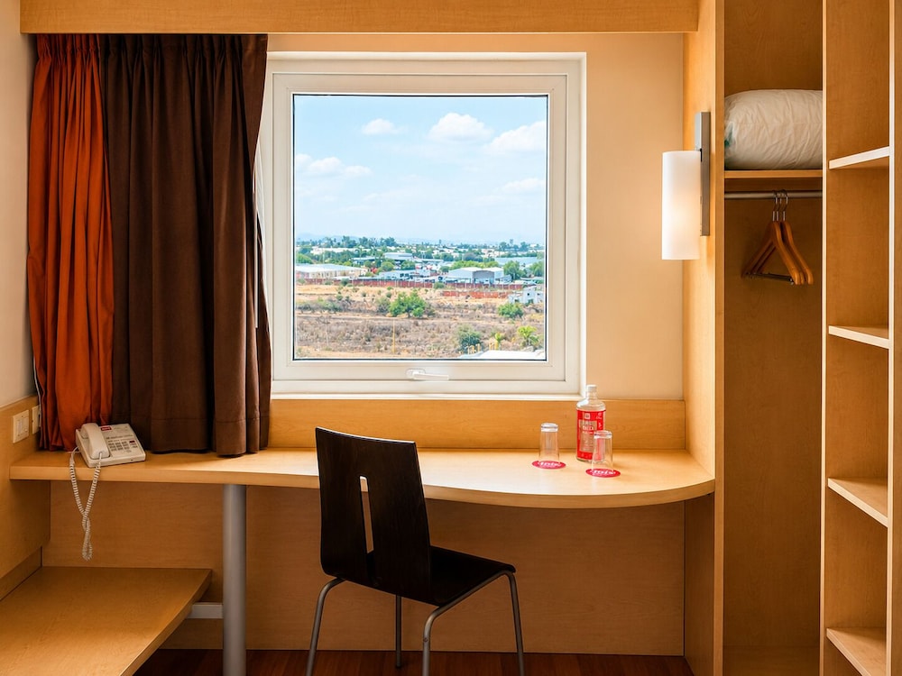 Habitación estándar doble, 2 camas individuales del hotel Ibis Aguascalientes Norte. Foto 14