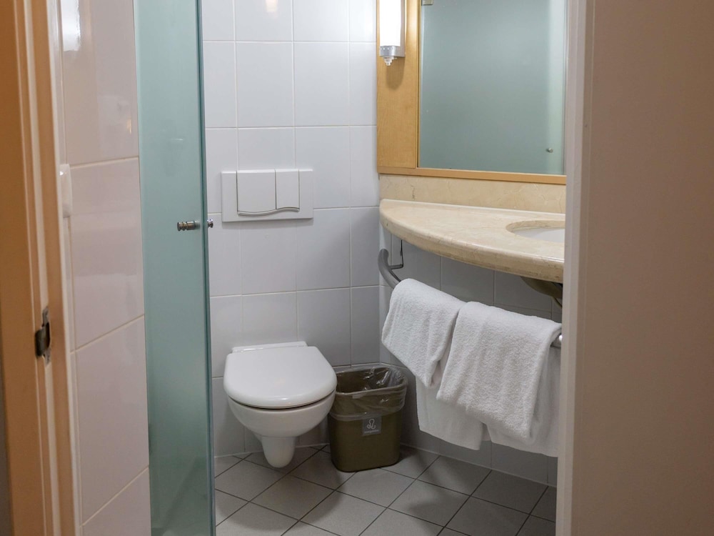 Habitación con 2 camas matrimoniales del hotel Ibis Merida. Foto 3