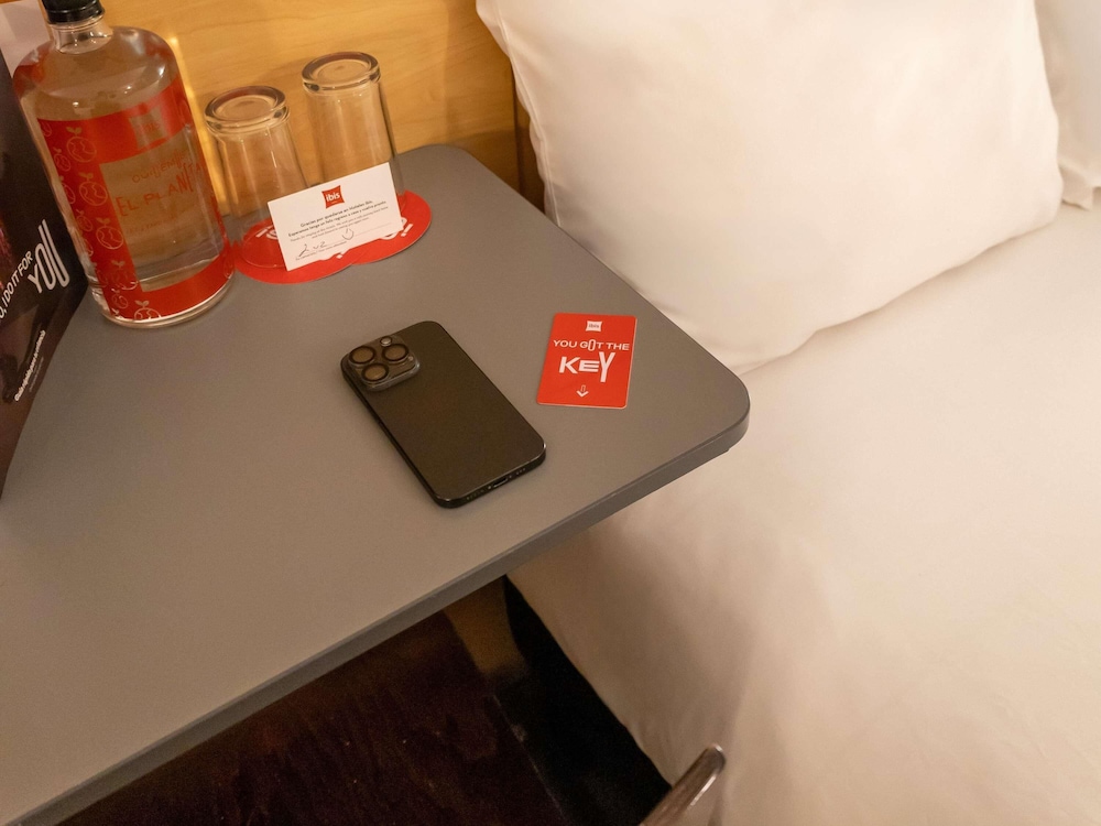 Habitación con 2 camas matrimoniales del hotel Ibis Merida. Foto 7
