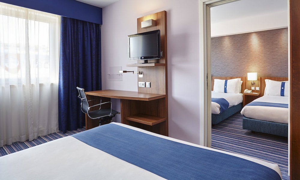 Habitación estándar, 1 cama doble, accesible para personas con discapacidad (Free Breakfast) del hotel Holiday Inn Express Lisbon - Alfragide, An IHG. Foto 4