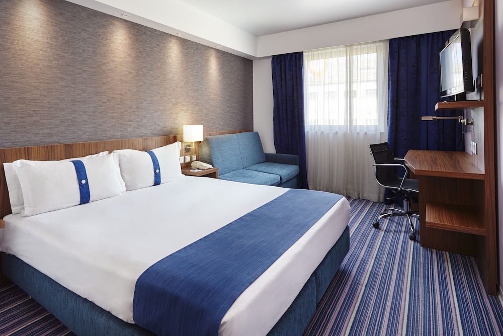 Habitación estándar, 1 cama doble, accesible para personas con discapacidad (Free Breakfast) del hotel Holiday Inn Express Lisbon - Alfragide, An IHG. Foto 5