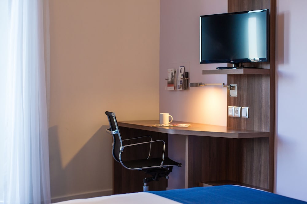 Habitación estándar, 1 cama doble, accesible para personas con discapacidad (Free Breakfast) del hotel Holiday Inn Express Lisbon - Alfragide, An IHG. Foto 8
