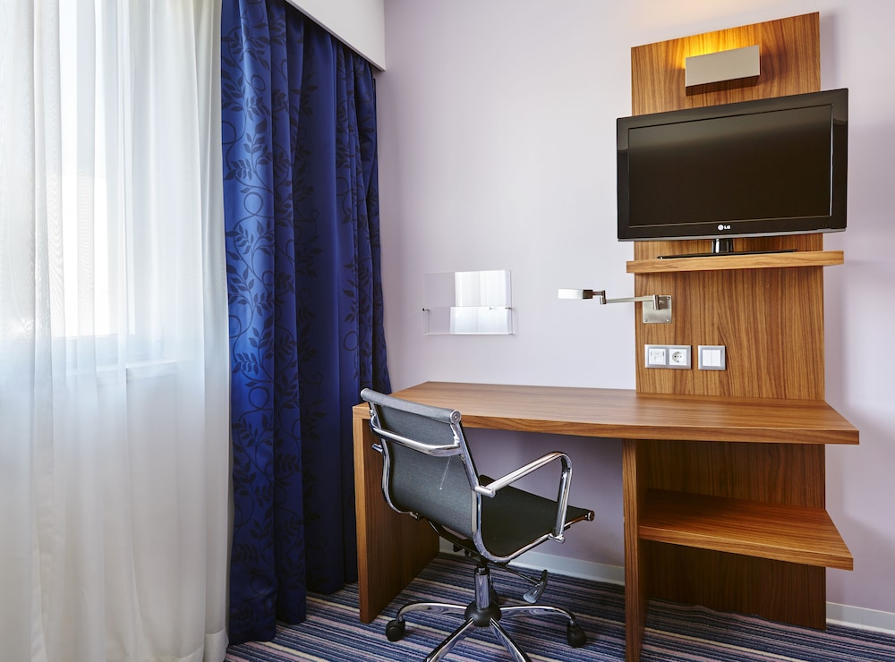 Habitación estándar, 1 cama doble, accesible para personas con discapacidad (Free Breakfast) del hotel Holiday Inn Express Lisbon - Alfragide, An IHG. Foto 9
