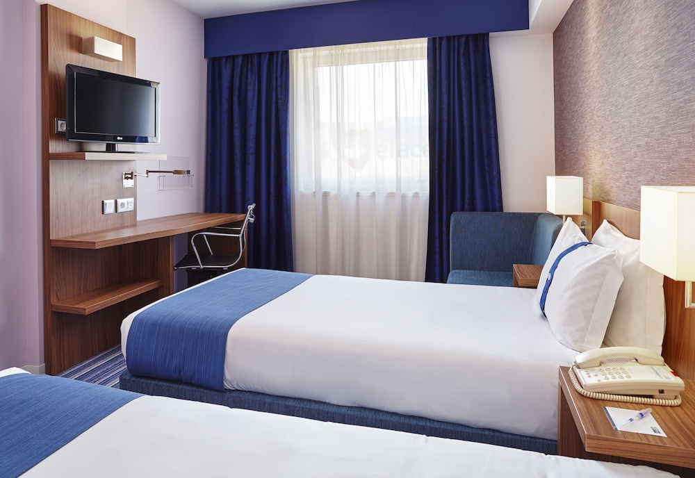 Habitación estándar, 2 camas individuales (Free Breakfast) del hotel Holiday Inn Express Lisbon - Alfragide, An IHG. Foto 6