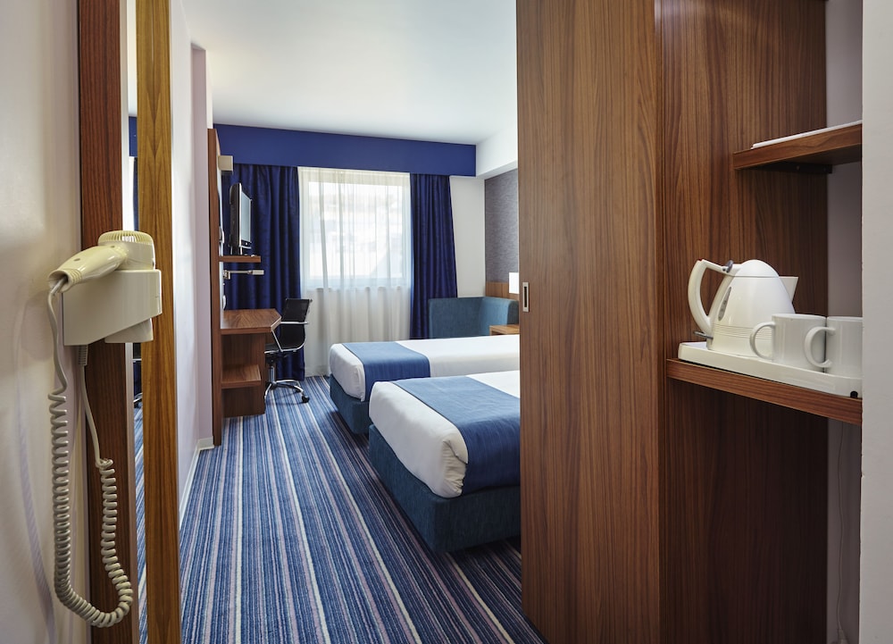 Habitación estándar, 2 camas individuales (Free Breakfast) del hotel Holiday Inn Express Lisbon - Alfragide, An IHG. Foto 9