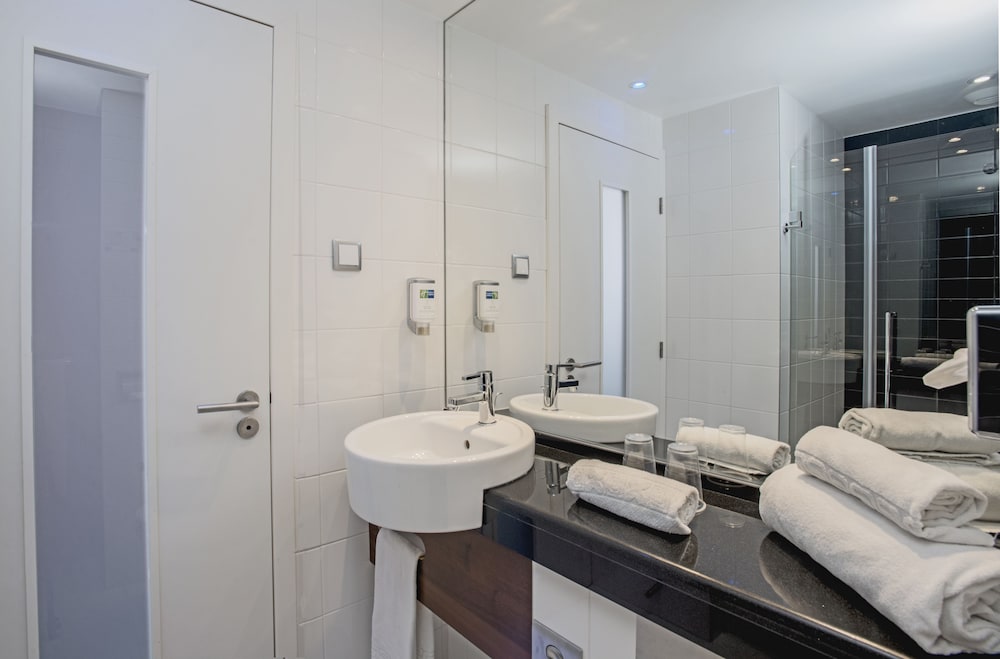 Habitación estándar, 2 camas individuales (Free Breakfast) del hotel Holiday Inn Express Lisbon - Alfragide, An IHG. Foto 11