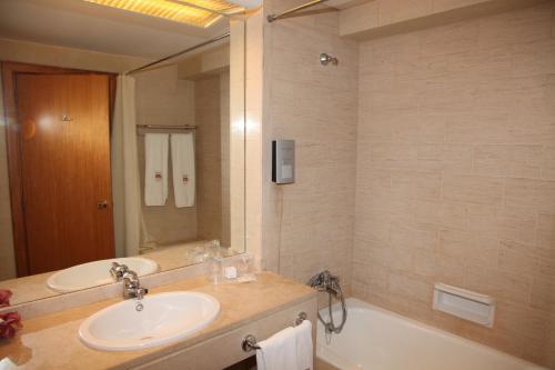 Habitación Doble Estándar del hotel Mira Corgo. Foto 3
