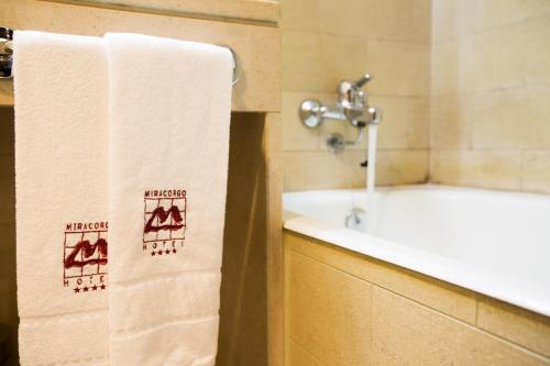 Habitación Doble Estándar del hotel Mira Corgo. Foto 6
