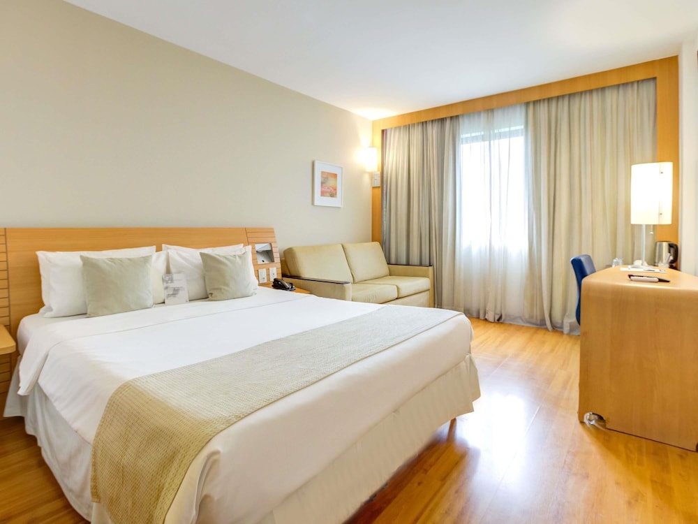 Habitación Executive con 1 cama doble y 1 sofá cama del hotel Novotel Rj Santos Dumont