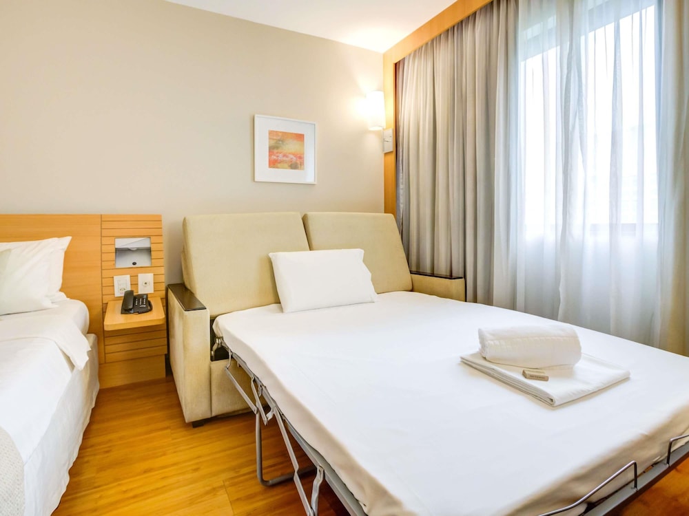 Habitación Executive con 1 cama doble y 1 sofá cama del hotel Novotel Rj Santos Dumont. Foto 10