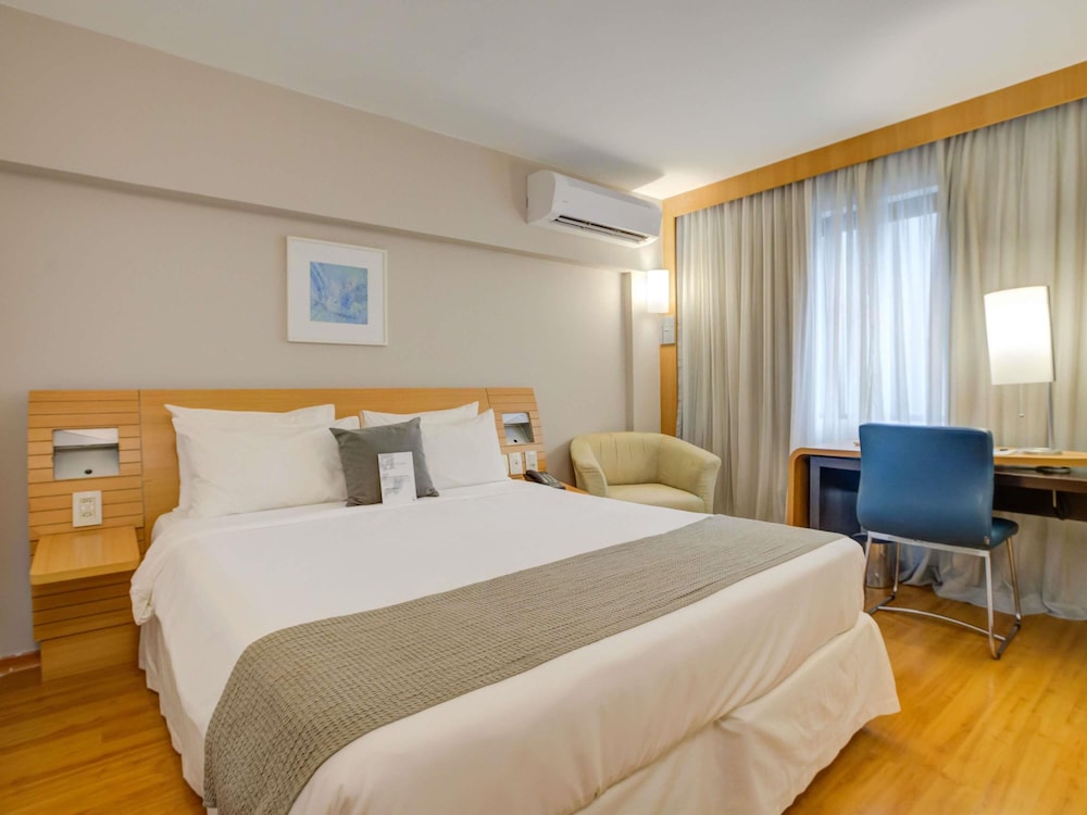 Apartamento de categoría superior con cama doble y sofá cama del hotel Novotel Rj Santos Dumont. Foto 5