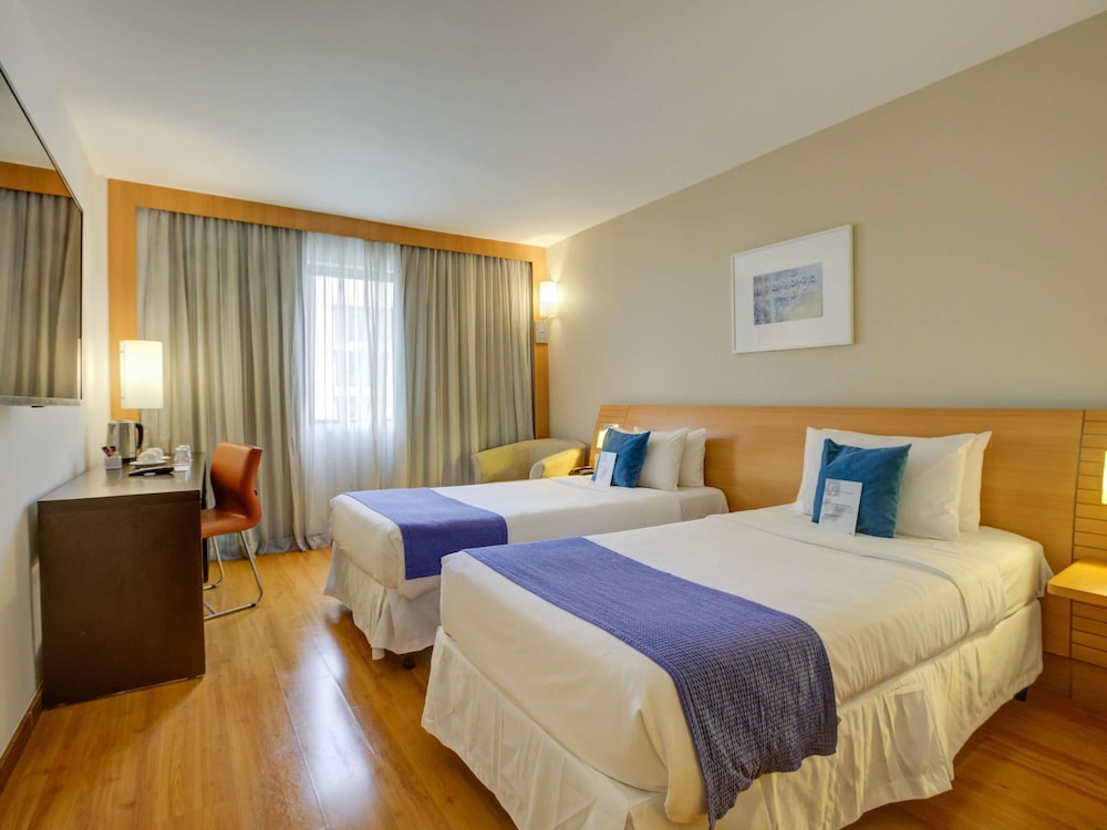 Habitación de categoría superior con 2 camas individuales del hotel Novotel Rj Santos Dumont. Foto 4